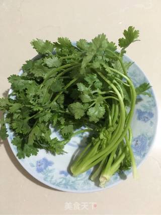 香菜拌臭豆腐的做法步骤：1