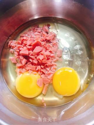 香肠鸡蛋饼的做法步骤：2