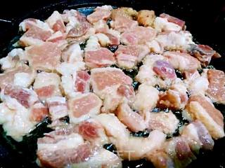 饼铛煎烤五花肉的做法步骤：2
