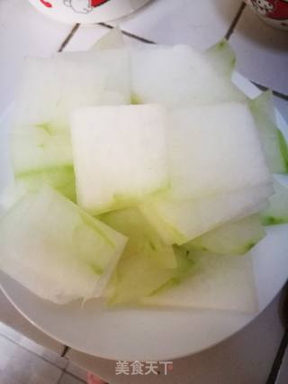 青豆冬瓜圆子汤的做法步骤：1