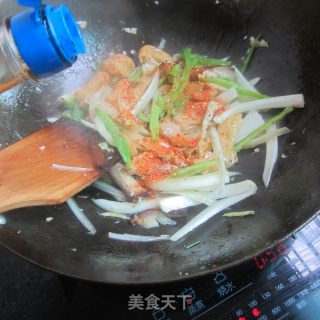青椒腊肉油豆腐丝的做法步骤：8