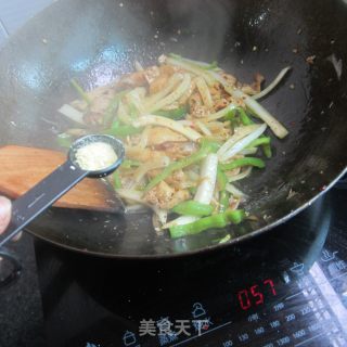 青椒腊肉油豆腐丝的做法步骤：10