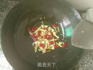 干锅黄骨鱼????的做法步骤：4