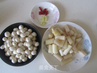 莲子米炒藕带的做法步骤：1