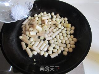莲子米炒藕带的做法步骤：5