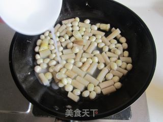 莲子米炒藕带的做法步骤：7