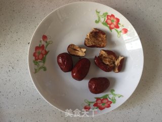 红枣冰糖炖梨的做法步骤：2