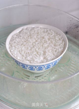 金枪鱼肠黄瓜寿司的做法步骤：1