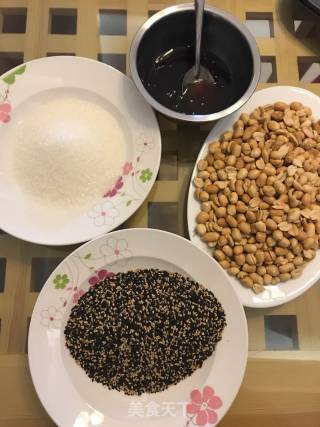 花生芝麻糖的做法步骤：1