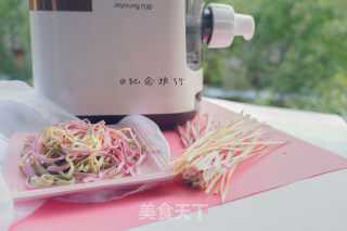 自制五彩面条的做法步骤：13