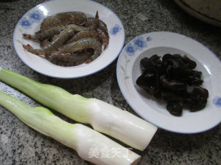 黑木耳茭白基围虾的做法步骤：1