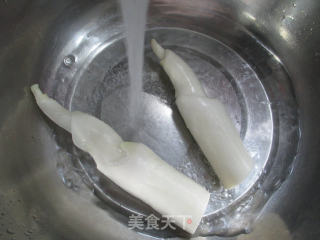 黑木耳茭白基围虾的做法步骤：2