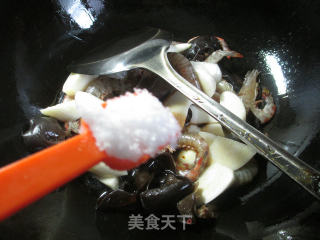 黑木耳茭白基围虾的做法步骤：10