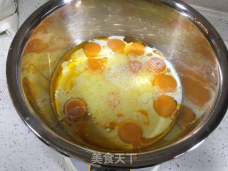 六寸圆形戚风蛋糕的做法步骤：2