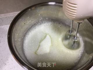 六寸圆形戚风蛋糕的做法步骤：7