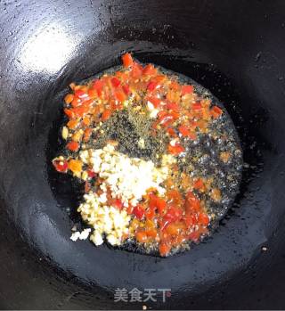 剁椒蒜蓉粉丝蒸丝瓜的做法步骤：3
