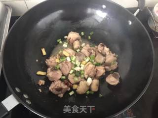 鸡腿彩蔬焖饭的做法步骤：6