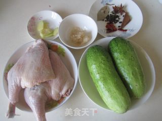 土黄瓜烧鸭腿的做法步骤：1