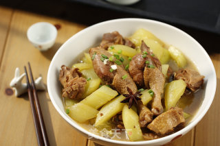 土黄瓜烧鸭腿的做法步骤：10