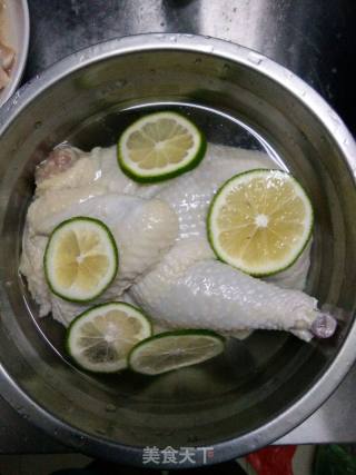电饭煲手撕鸡的做法步骤：1