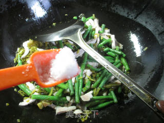雪菜肉丝炒带豆的做法步骤：4