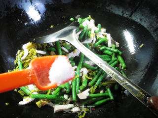 雪菜肉丝炒带豆的做法步骤：5