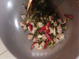 老坛酸菜牛肉面的做法步骤：6