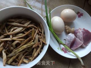 黄花鸡蛋汤的做法步骤：1