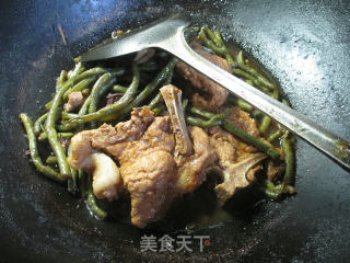 带豆烧大排的做法步骤：9