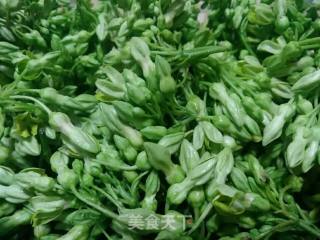 蛋黄夜香花煎饼的做法步骤：1
