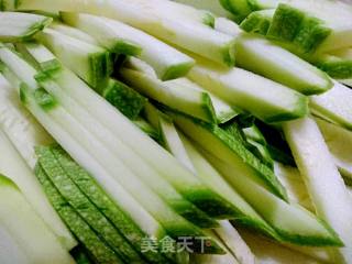 虾脑油西葫芦汤面的做法步骤：1