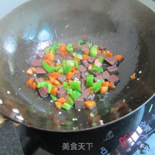 胡萝卜青椒猪血丁的做法步骤：6