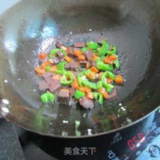胡萝卜青椒猪血丁的做法步骤：7