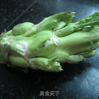 生鲜榨菜炒驴肉的做法步骤：1