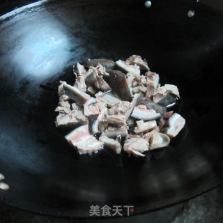 生鲜榨菜炒驴肉的做法步骤：4