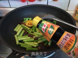 蒜苔炒腊肉的做法步骤：9