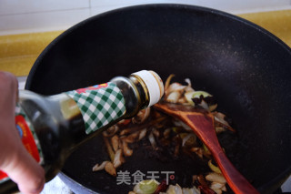 老黄瓜烧河豚鲞的做法步骤：7