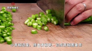 青椒猪脚皮的做法步骤：4