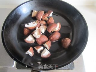木耳菜香菇豆腐泡的做法步骤：2