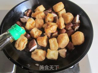 木耳菜香菇豆腐泡的做法步骤：4