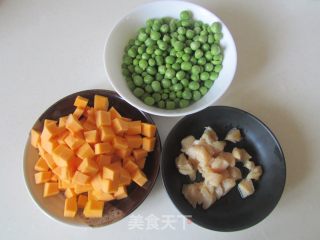豌豆南瓜炒鸡丁的做法步骤：1