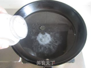 豌豆南瓜炒鸡丁的做法步骤：3