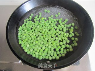 豌豆南瓜炒鸡丁的做法步骤：4