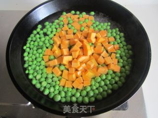 豌豆南瓜炒鸡丁的做法步骤：5