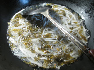 雪菜淡菜汤面的做法步骤：3