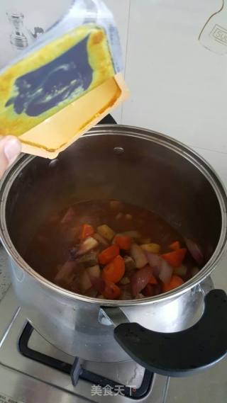 咖喱土豆胡萝卜牛肉的做法步骤：6