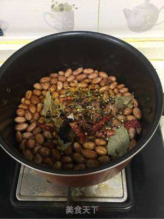 卤水花生 夜市最火下酒菜的做法步骤：2