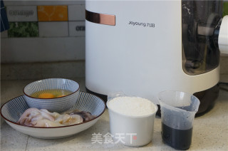 鸡蛋墨鱼面的做法步骤：1