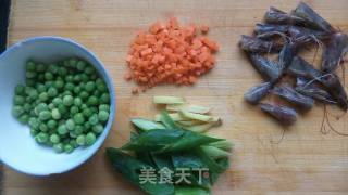 虾脑油焖米饭的做法步骤：1