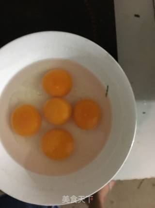 鸭蛋炒黄瓜的做法步骤：1